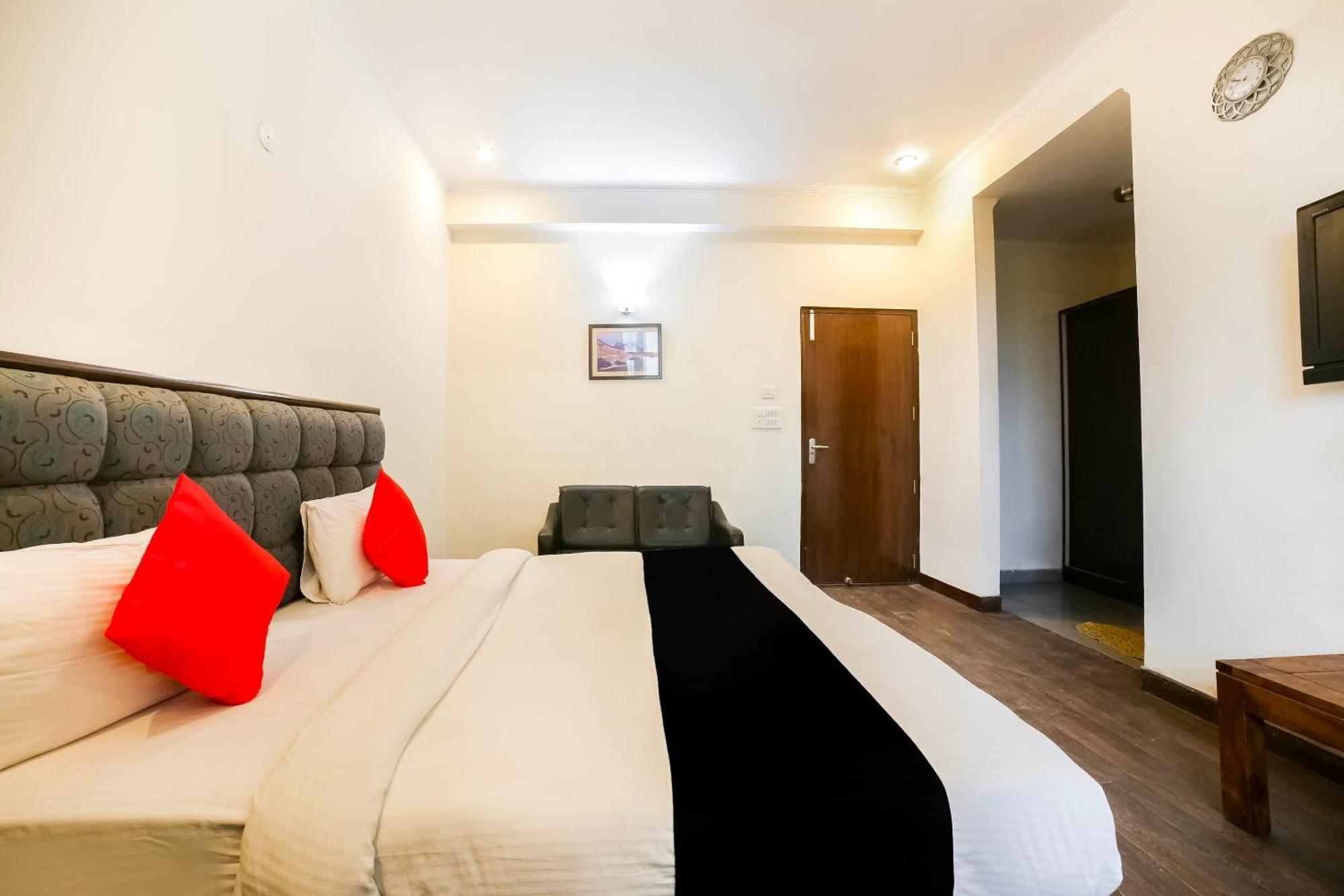 OYO 14545 Hotel Blueleaf Gurgaon Exterior foto